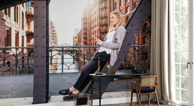 PHOTOWALL / Portrait of Young Woman in the City (e97649)