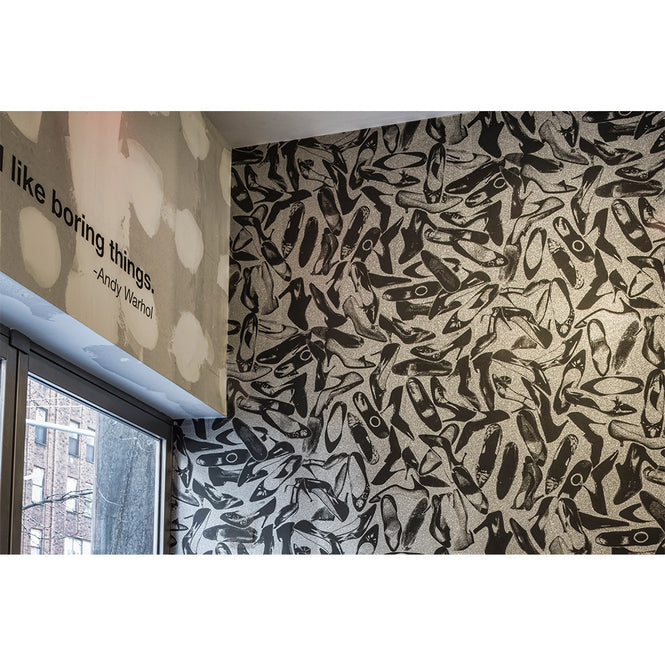 輸入壁紙 Andy Warhol / SHOES / Silver Dimond Dust on Ebony Clay Coated Paper (single roll)