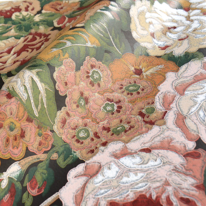 Sanderson / ONE SIXTY WALLPAPER COLLECTION / Rose And Peony Amanpuri Red / Devon Green 217028