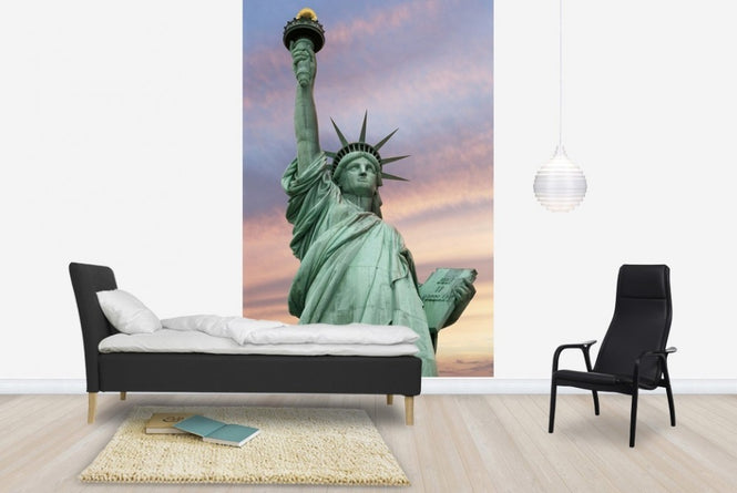 PHOTOWALL / Statue of Liberty under a vivid sky (e23194)