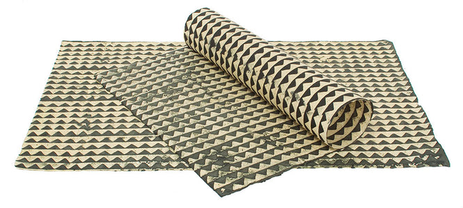 LE MONDE SAUVAGE de BEATRICE LAVAL / ルモンドソヴァージュ Triangle Noir C-24 (1枚単位)