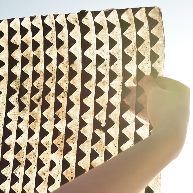 LE MONDE SAUVAGE de BEATRICE LAVAL / ルモンドソヴァージュ Triangle Noir C-24 (1枚単位)