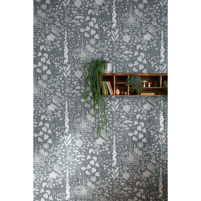 Hannah Nunn / Hedgerow in Furling