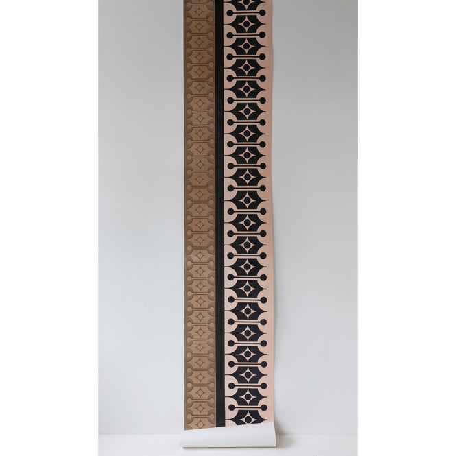 Deborah Bowness / HEIRLOOM / Mark 14 wallpaper Autumn brown & Candy pink