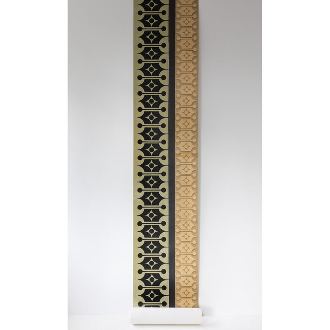 Deborah Bowness / HEIRLOOM / Mark 14 wallpaper Lakeland green & Coffee brown