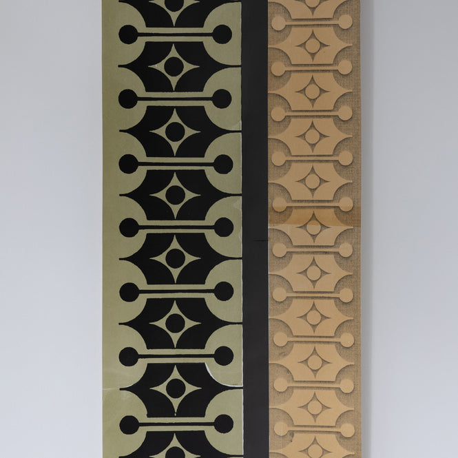 Deborah Bowness / HEIRLOOM / Mark 14 wallpaper Lakeland green & Coffee brown