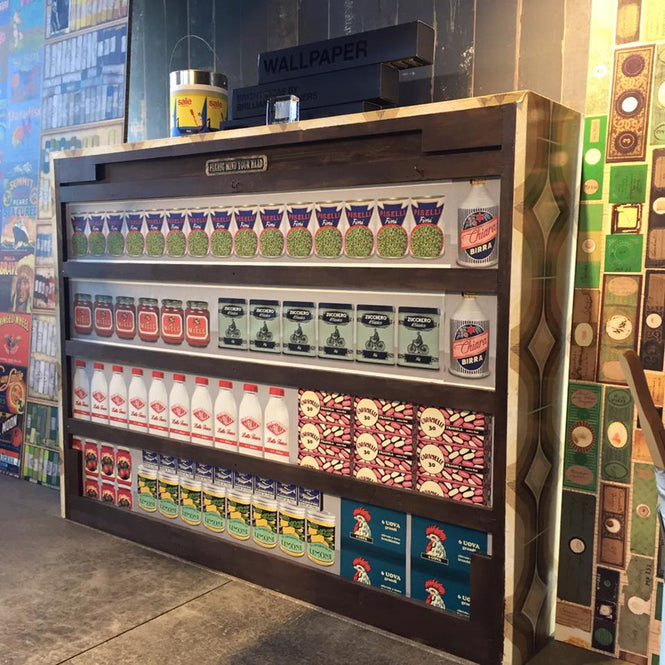 WALLPAPER MUSEUM大阪店内にある棚