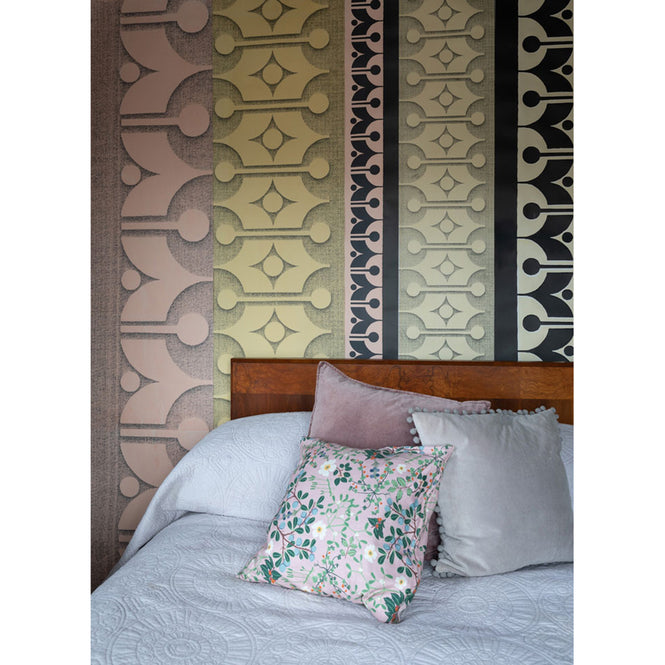 Deborah Bowness / HEIRLOOM / Sequence 12 Sunshine yellow & Candy pink【3パネル1セット】