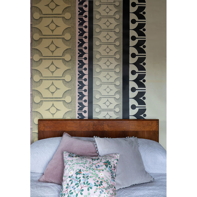 Deborah Bowness / HEIRLOOM / Sequence 12 Sunshine yellow & Candy pink【3パネル1セット】