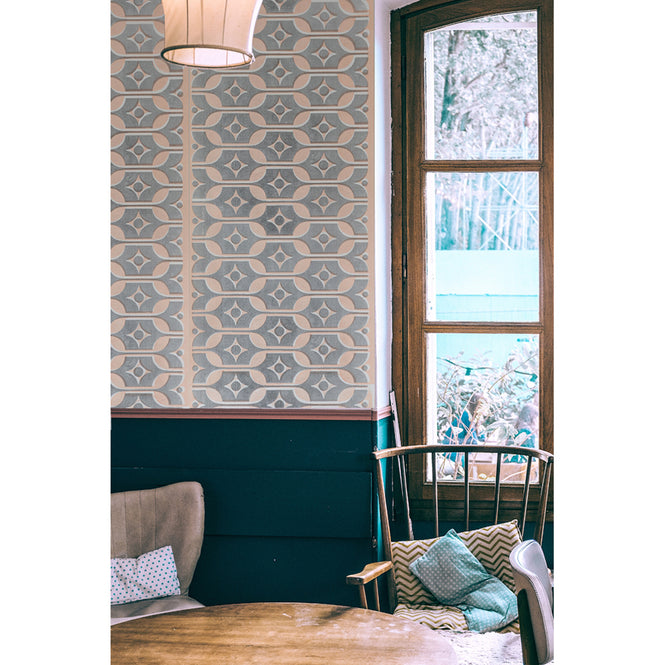 Deborah Bowness / HEIRLOOM / Tableware wallpaper Candy pink